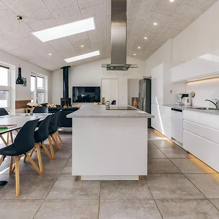 10 Person In Løkken