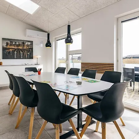 10 Person In Løkken